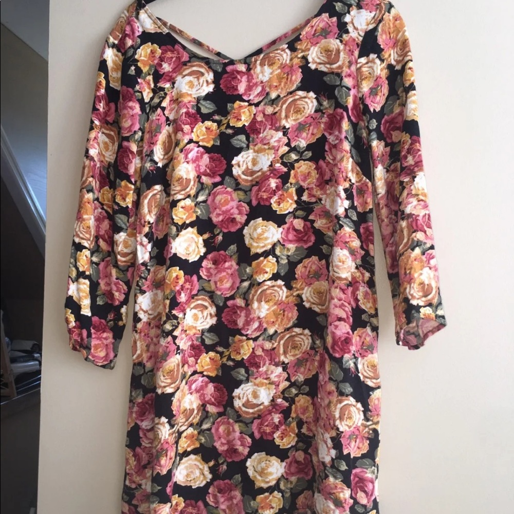 Floral Crossing Dressing